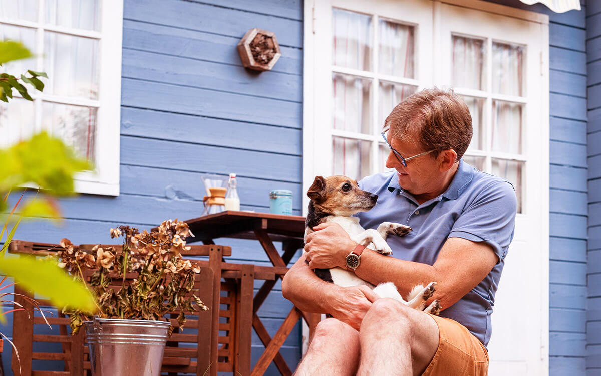 Smartphone mit Hinweistext - Ihr Ratenkredit wurde gerade ausgezahlt.